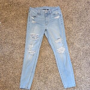 Lightwash Distressed Skinny Jeans